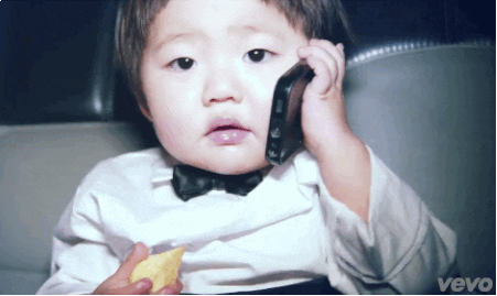 Малыш с телефоном